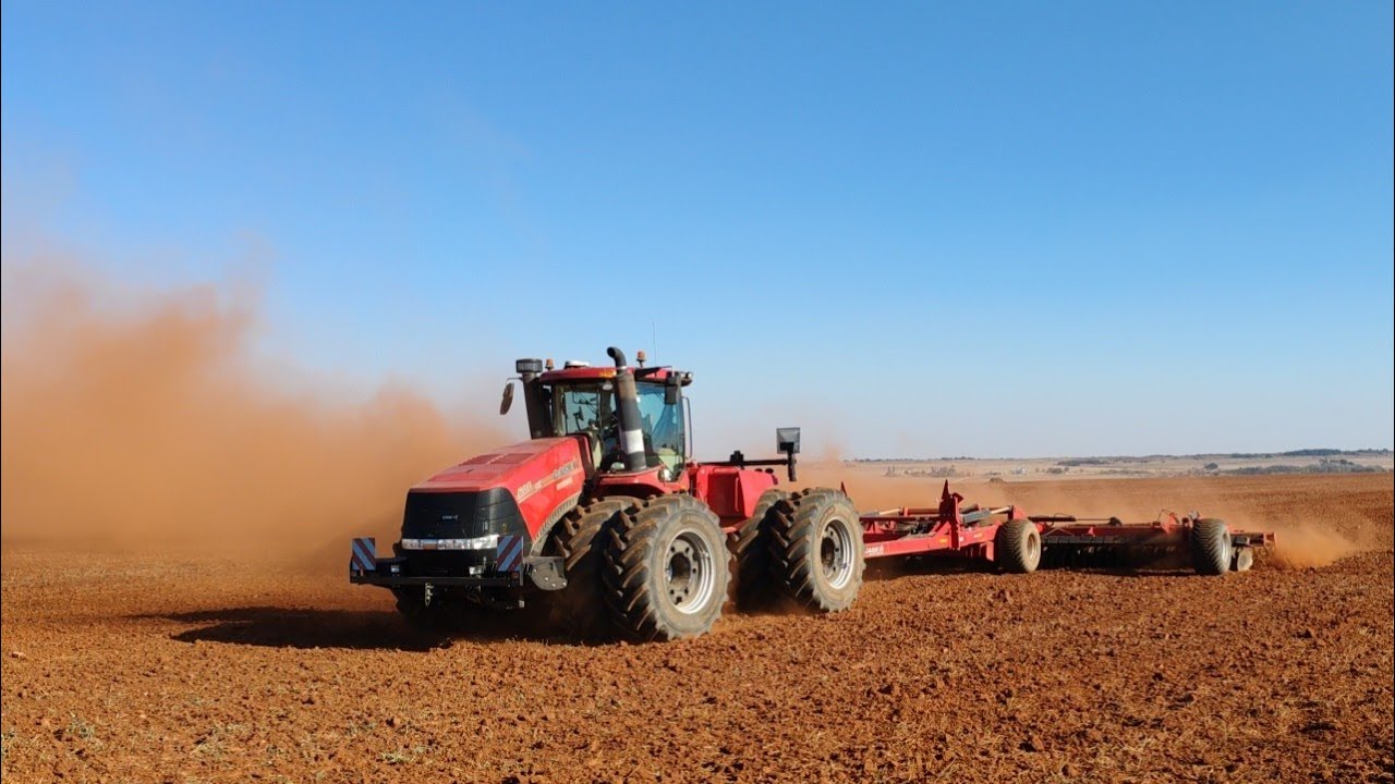Case IH 600 pulling high-speed disc.