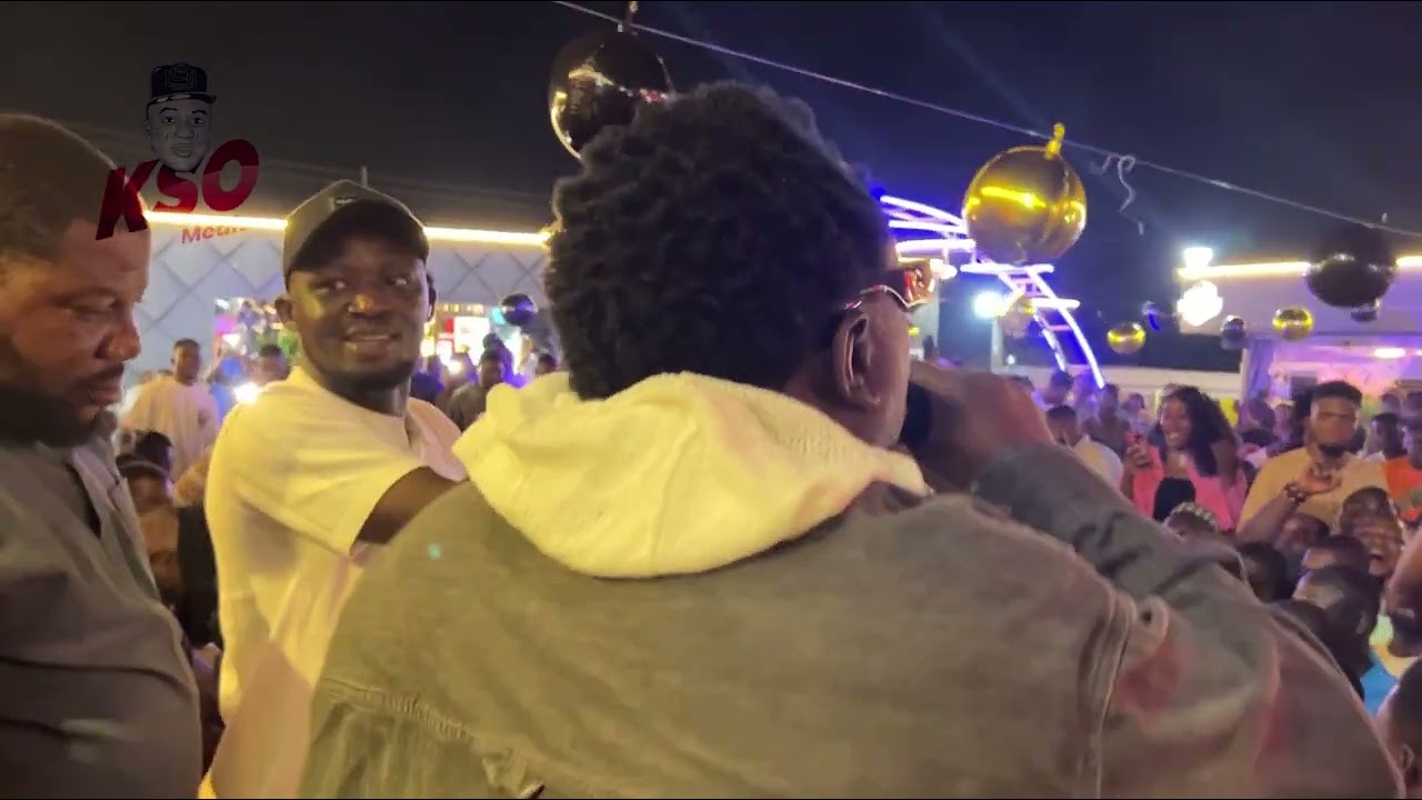 King Osupa brings the house down with his electrifying performance at a big lounge in Osun