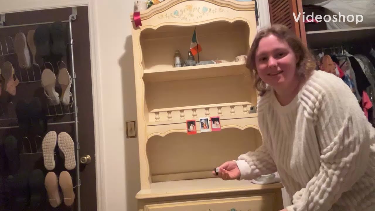 DECORATE MY SECOND HOUSE BEDROOM SHELF WITH ME!