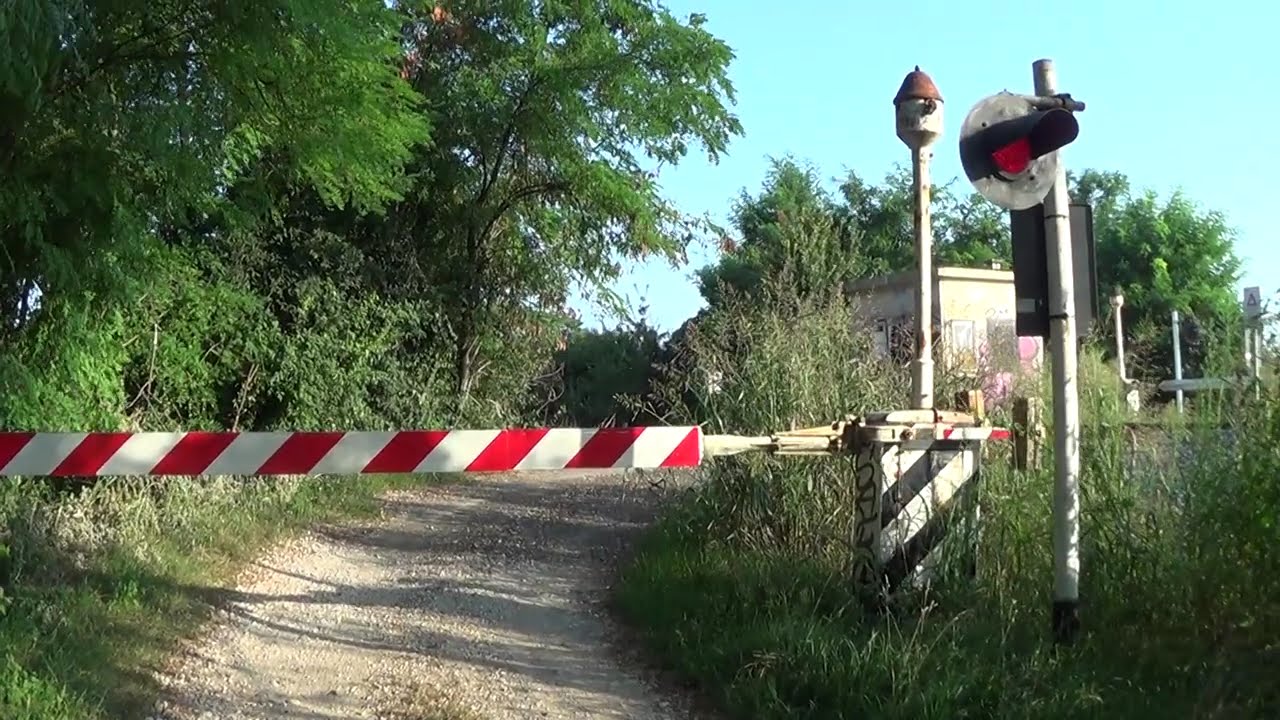 Passaggio a livello di via Santa Lucia - Castagnole (TV) / Level Crossing / Passage à niveau / 平交路口