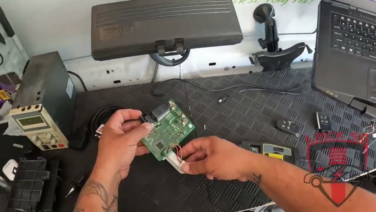 2022 Land Rover Defender Active Alarm All Keys Lost USA HW01 HW04 A OBD Tool Lock50.co.uk