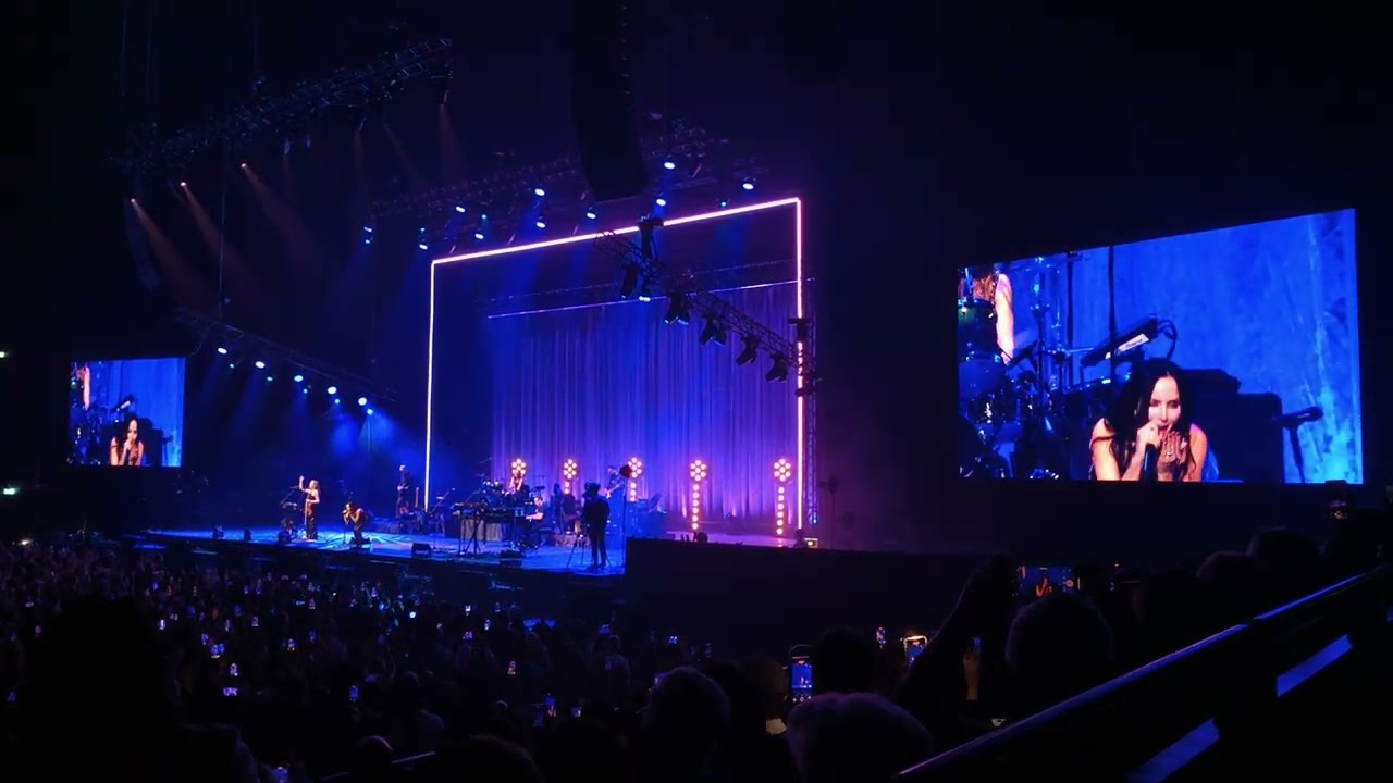 Runaway The Corrs Live in Dubai