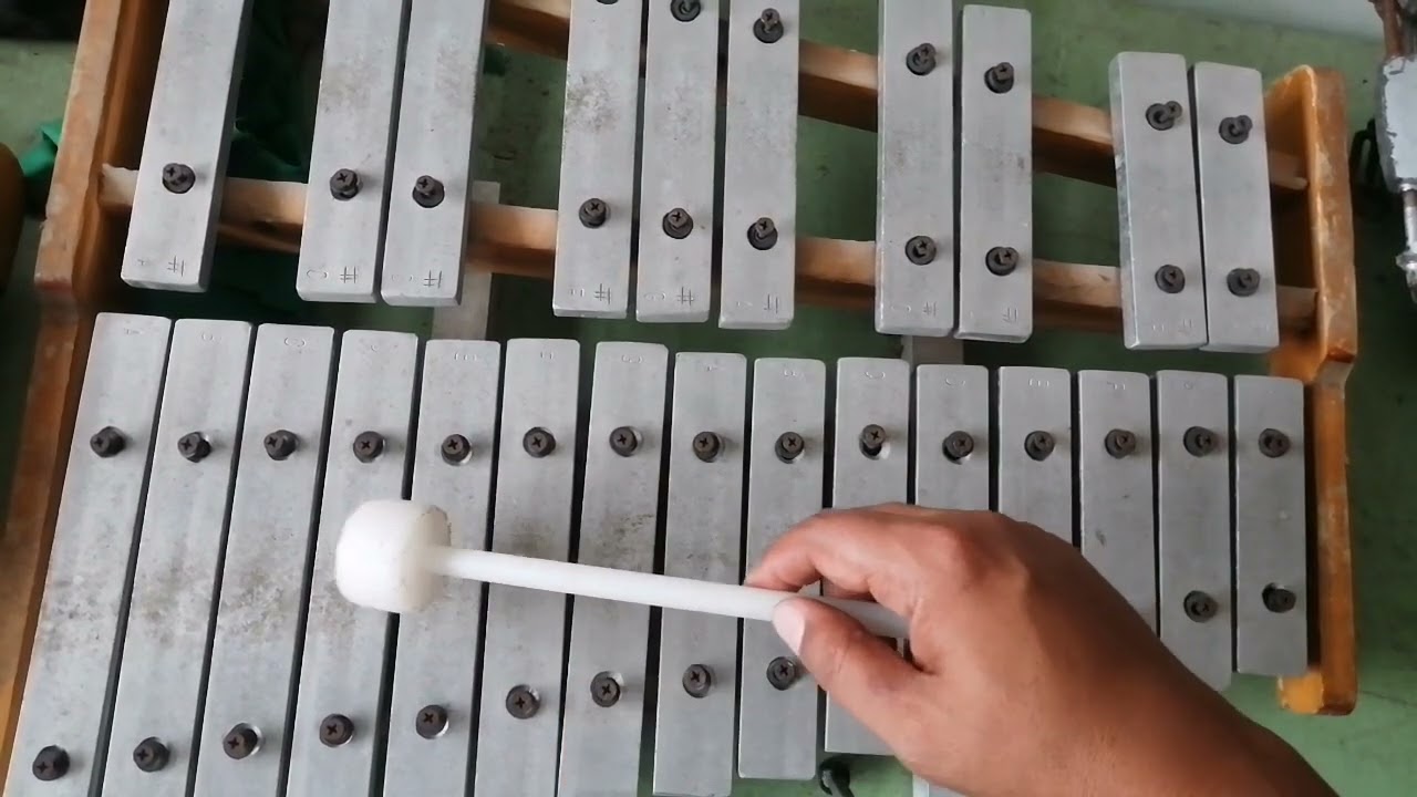 Bugs lyre cover - Das Model by: Kraftwerk