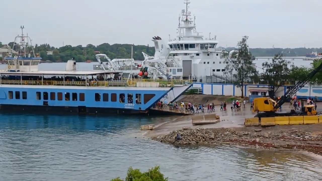 Exploring Likoni, Mombasa: Ferry Ride, Mama Ngina Drive & Tasting Octopus Soup! #likoniferry