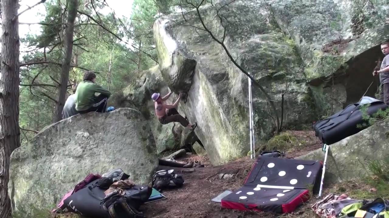 Fontainebleau bouldering - Futebol (7c+)