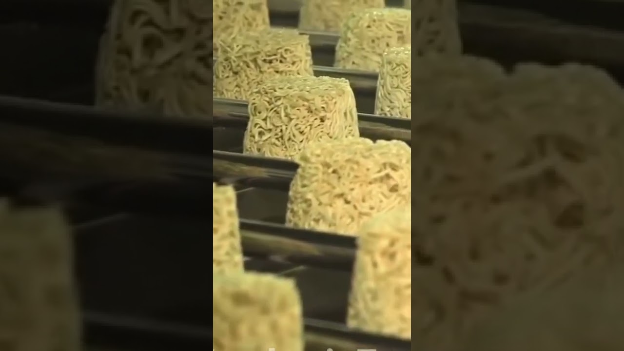 А Вы видели, как делается лапша быстрого приготовления?