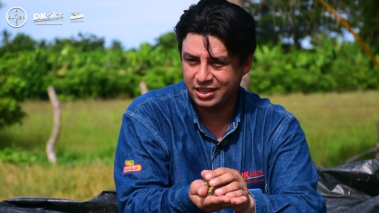 Platicando en el Rancho Hemanos Herrera