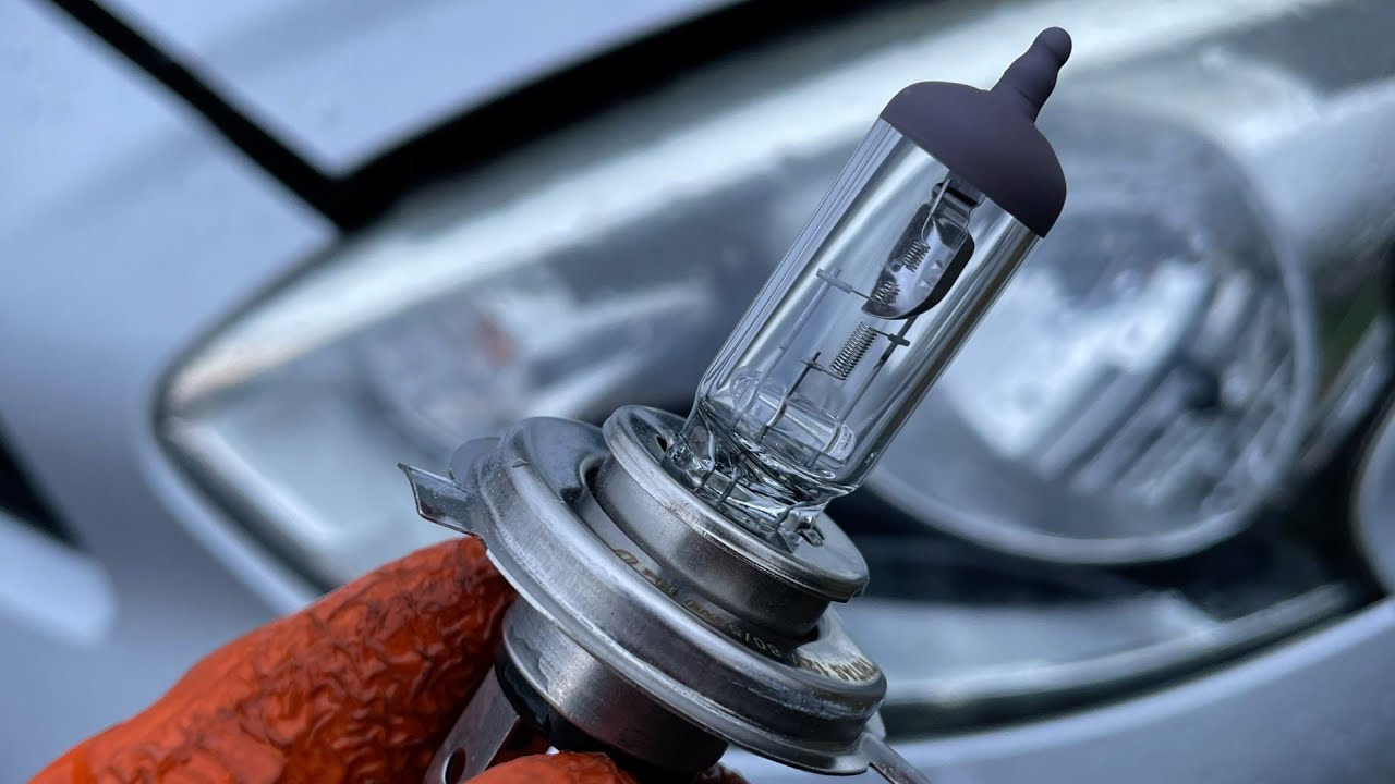 How to replace headlight bulb on Nissan Micra, dipped headlights