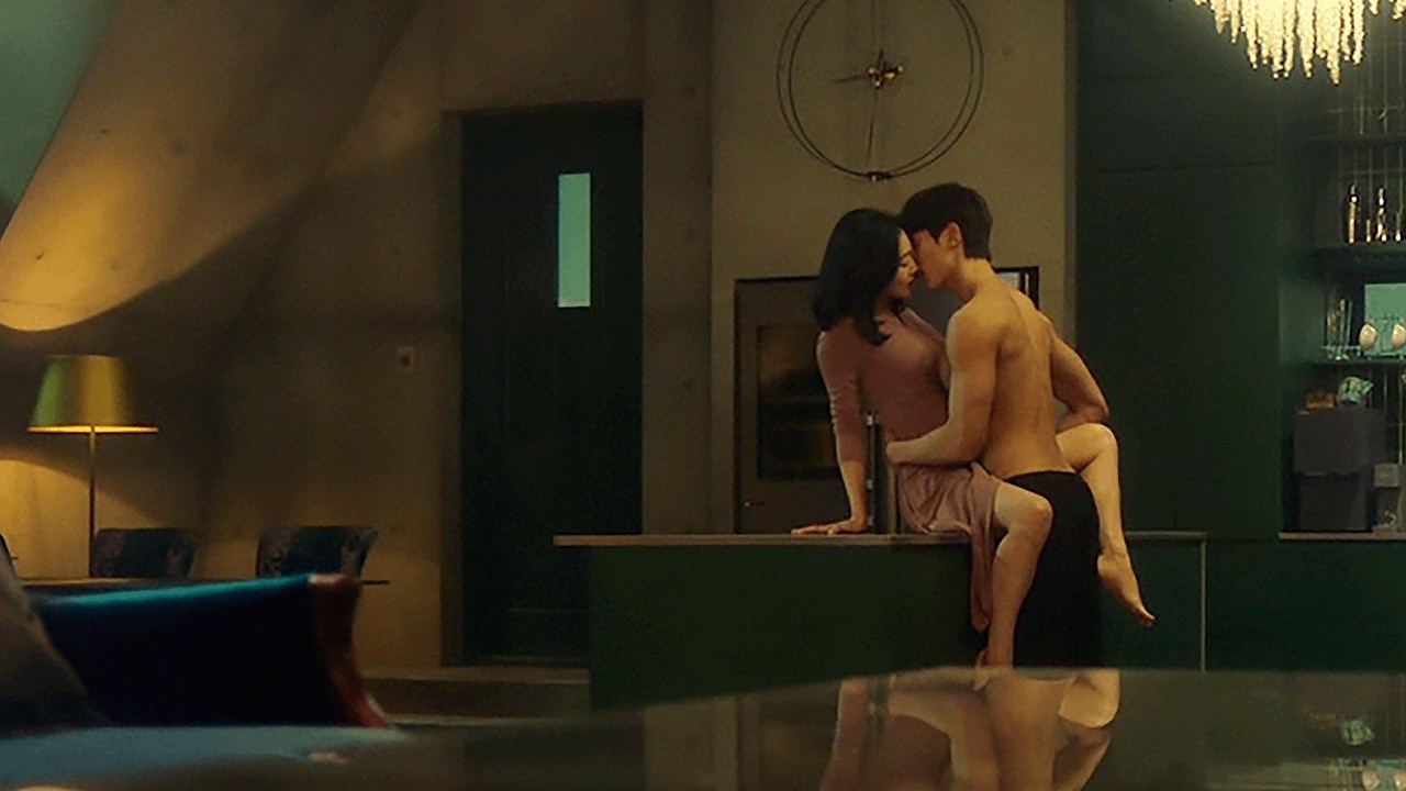 SXYBIT &ndash; Love In Your Arms (Official Music Video)