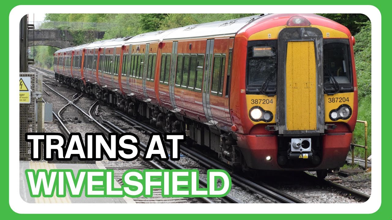 Trains at Wivelsfield railway station (08/05/2023)