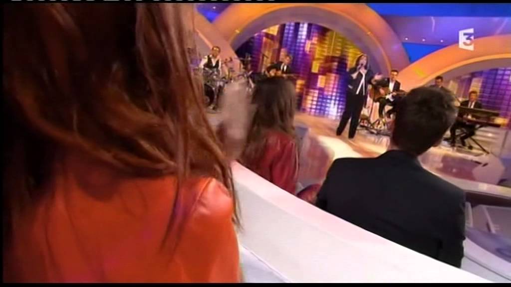 Lisa Angell chante 
