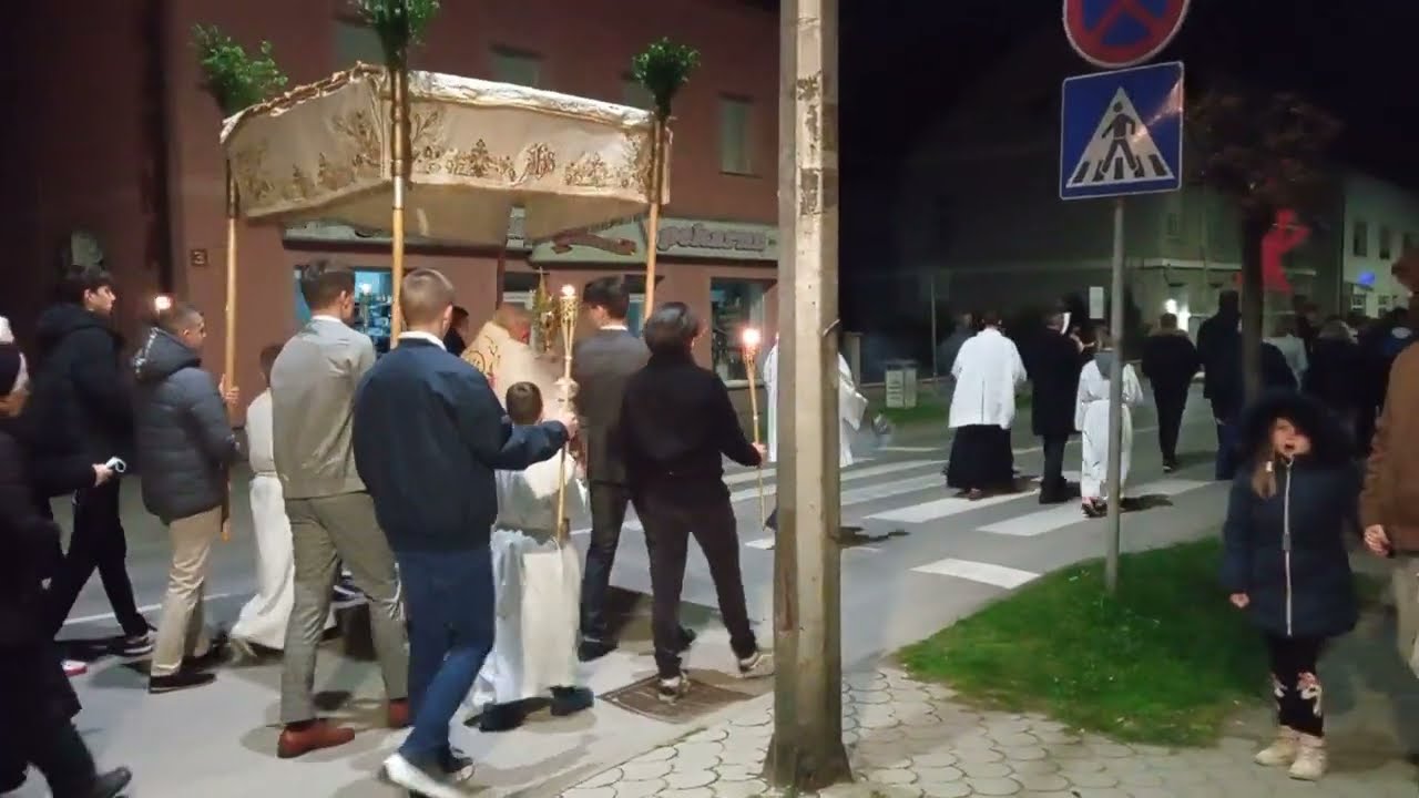 Uskrsna procesija ulicama grada