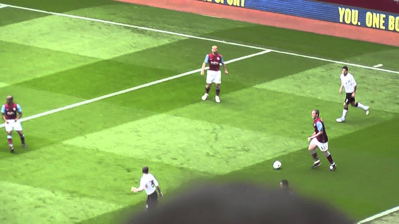 Richard Dunne (Aston Villa) tricks Luis Suarez (Liverpool) in 2011!