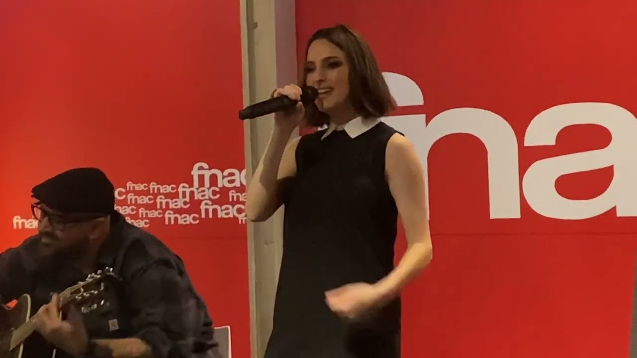 Banks -live in Paris,Fnac showcase part 1-