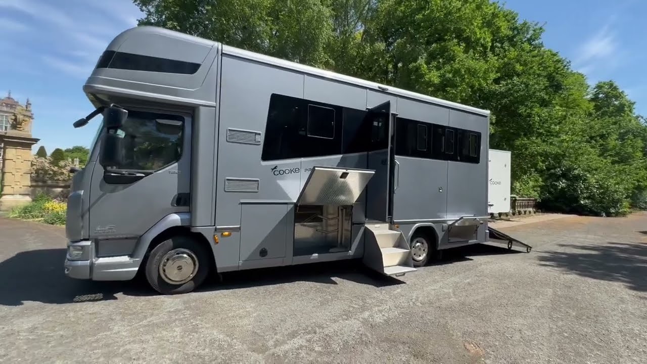 7.5t Cooke Premier Luxury Horsebox - For Sale