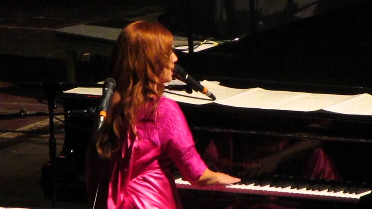Tori Amos - Tear in Your Hand @ Helsinki 28.9.2011