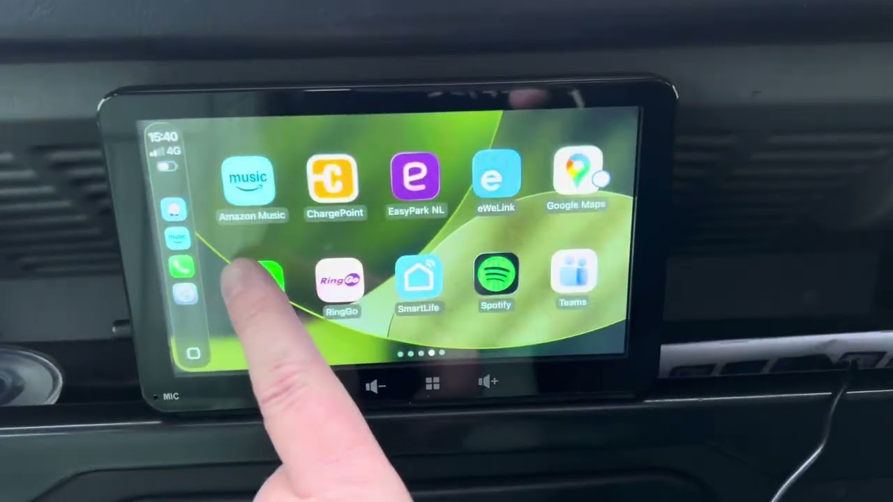 Dash Mounted CarPlay unit installed into 1999 Land Rover Defender 110 TD5