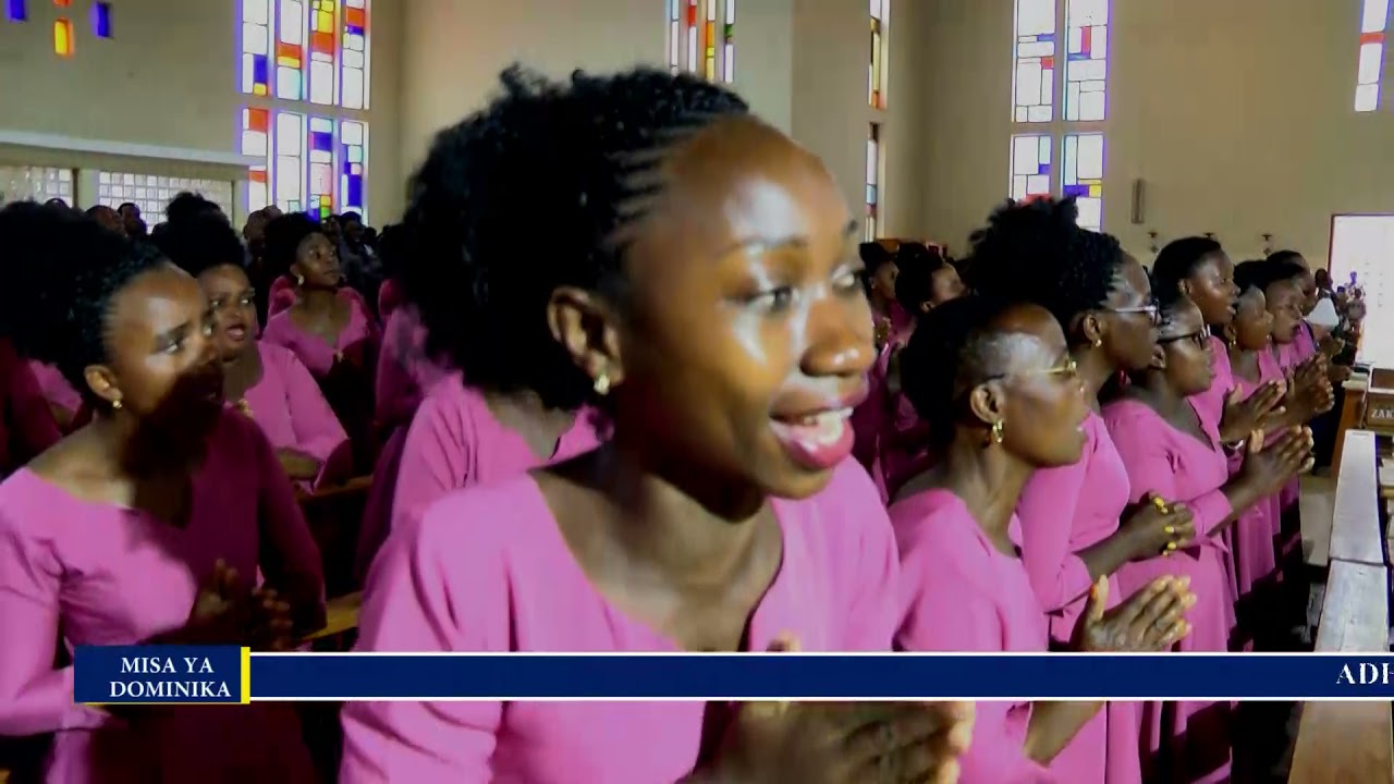TAZAMA KWAYA YA MT CECILIA MAKUBURI WALIVYOCHANGAMSHA MISA PAROKIANI NJOMBE