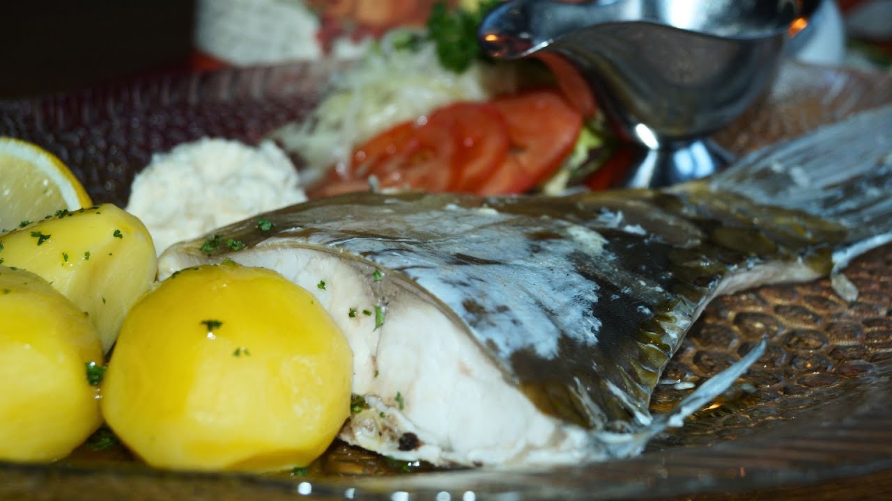 Karpfen Blau (bei dem sich das Fleisch von der Gräte löst) im würzigen Sud #fischrezept  #rezept