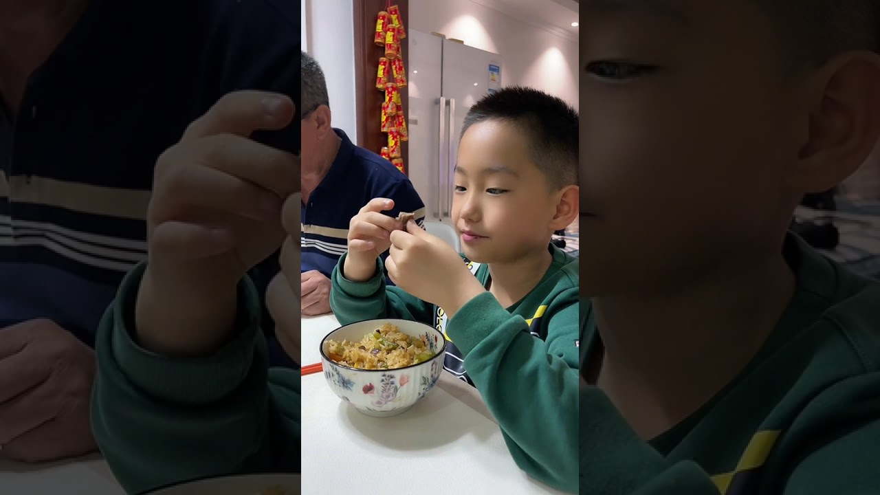 晚餐十几分钟就能做出全家都爱吃的土豆豆角焖饭，有肉有菜一锅搞定，简单又好吃！一定要试试#土豆豆角焖饭 #懒人焖饭#妈呀太香了