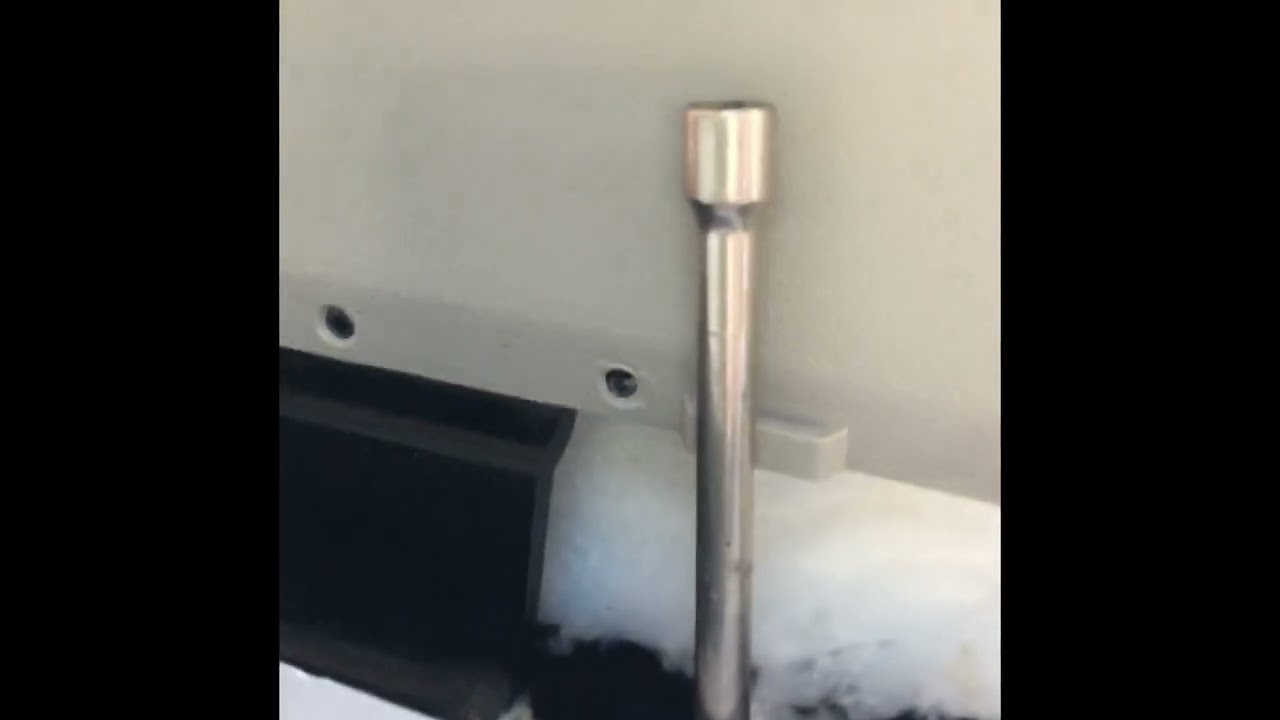 Mercedes’ GL 450 rear shocks