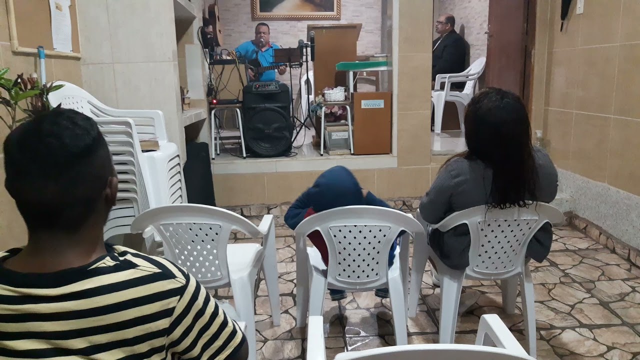 Culto p&uacute;blico domingo, Pastor Daniel Luz louvando 07 11 21