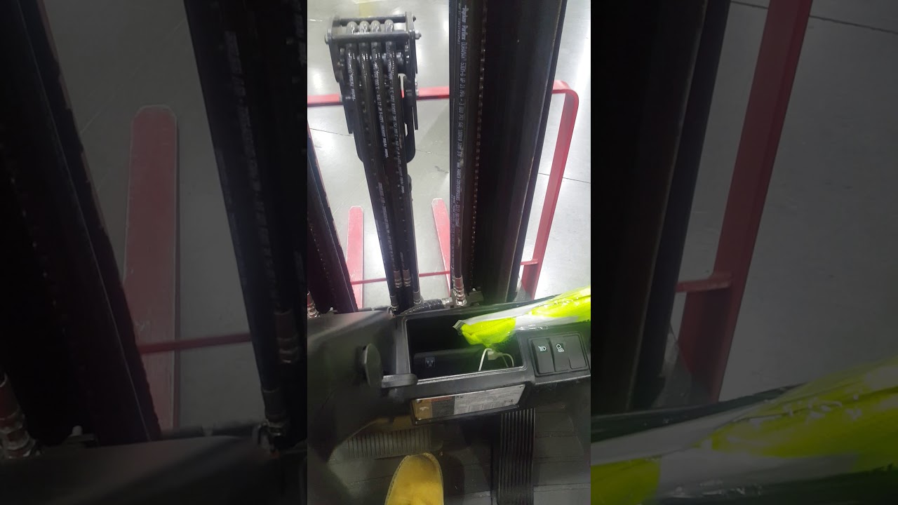 How to start a electric forklift