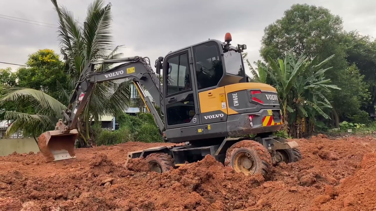 VOLVO EW60E hoạt động như gió ( xe nhà làm )