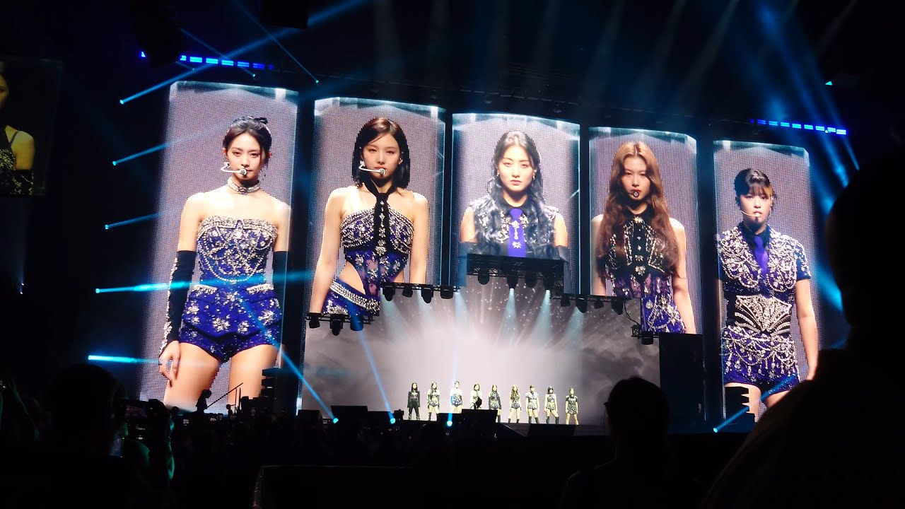 Twice - Intro (VCR) + Set Me Free + I Can't Stop Me Live - O2 Arena London - 230907 (Day 1)