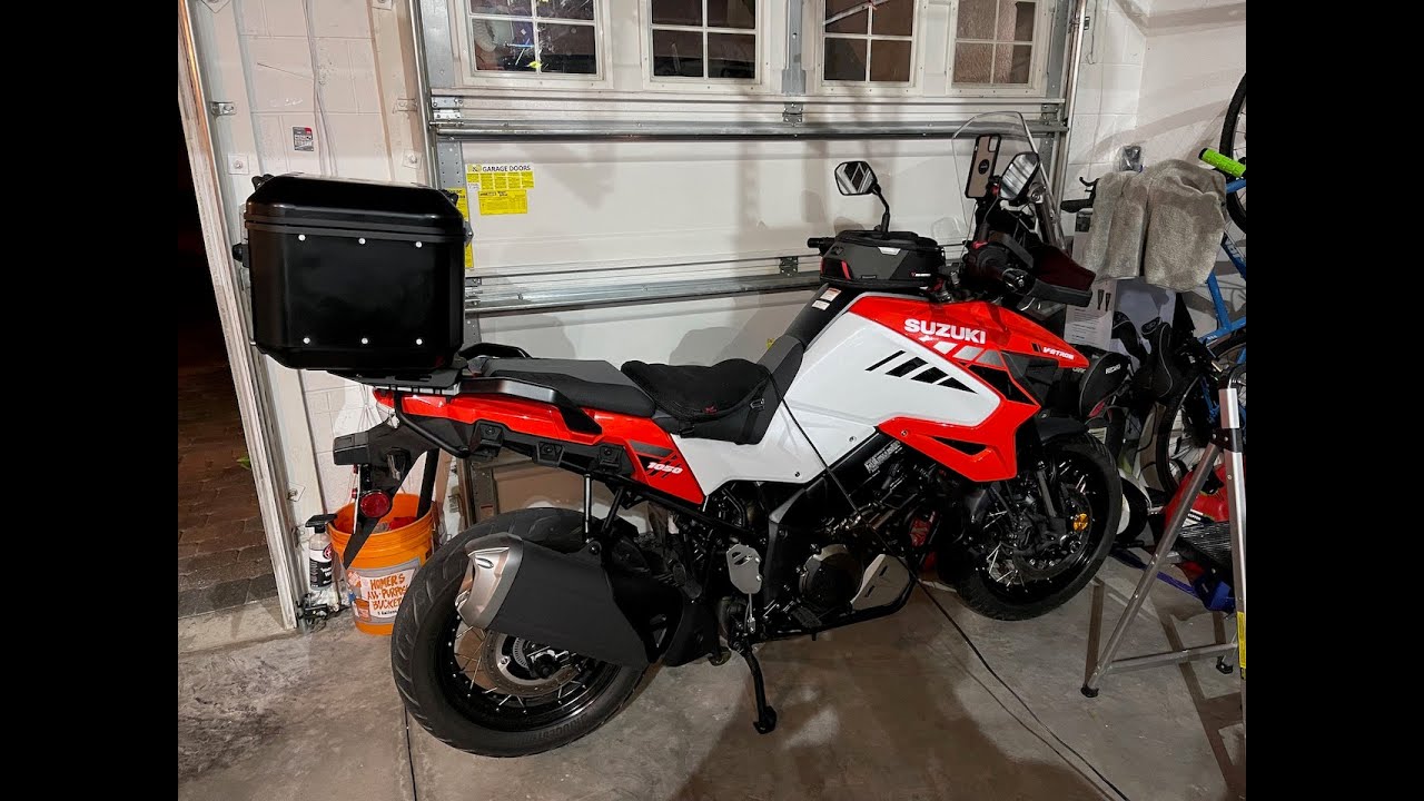 Suzuki V-Strom 1050XT Givi Trekker Dolomiti 46L верхний кофр
