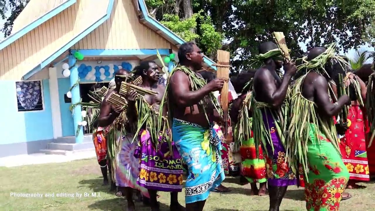 Gaomai Community singing the cultural song.