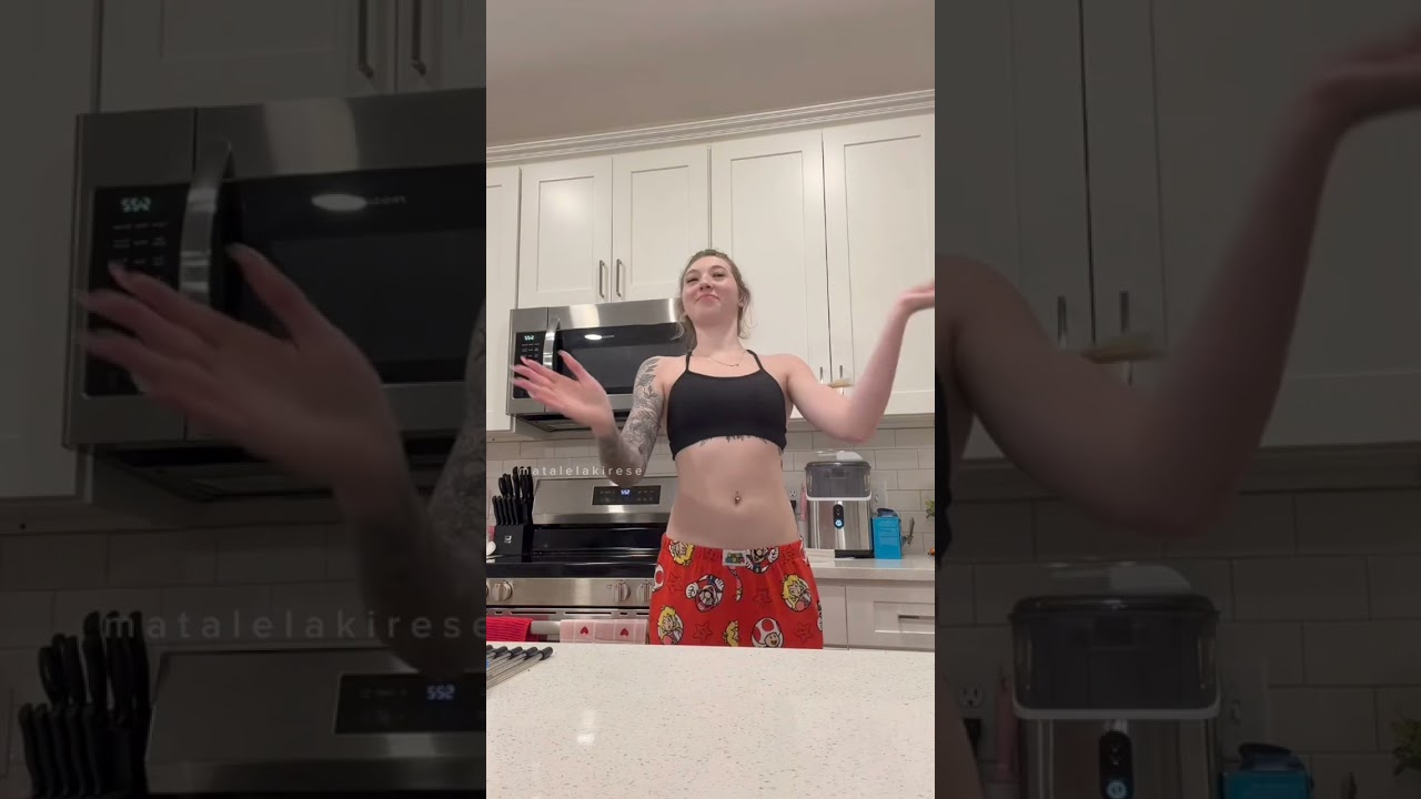 beautiful, tattooed, cooking eggs 😁🤩