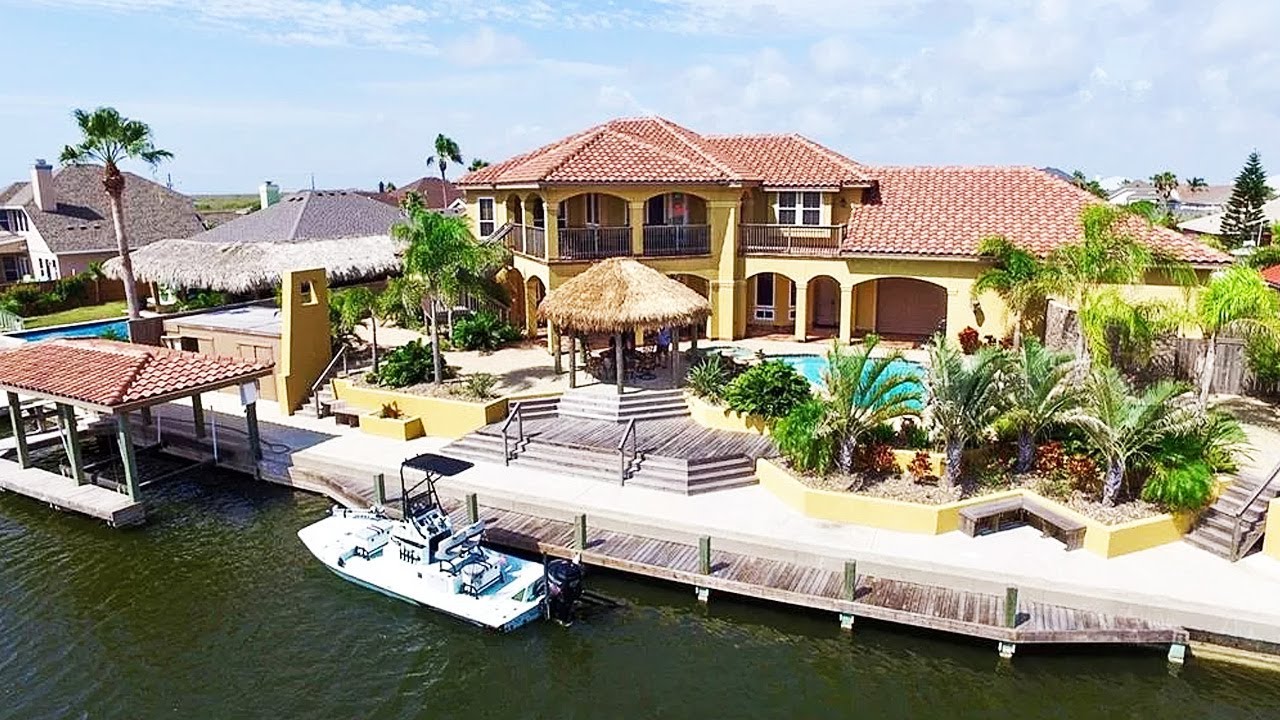 Expensive homes in Corpus Christi, Texas. Property for sale.