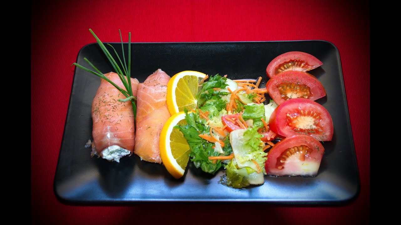 ROLLITOS DE SALMON CON ENSALADA