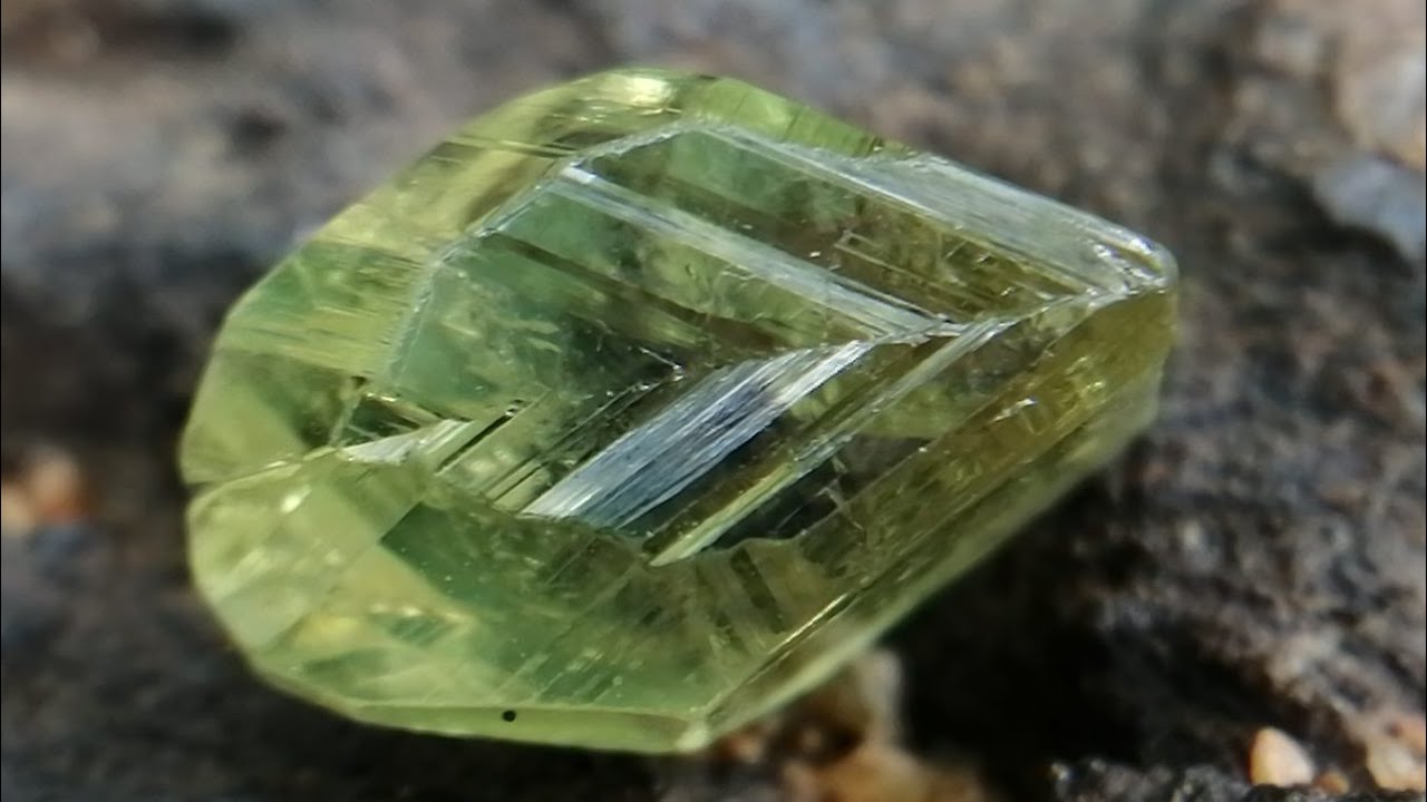 ثالث اهم حجر كريم بعد الالماس والكورندم chrysobeyrl alexandrite & cymophane/