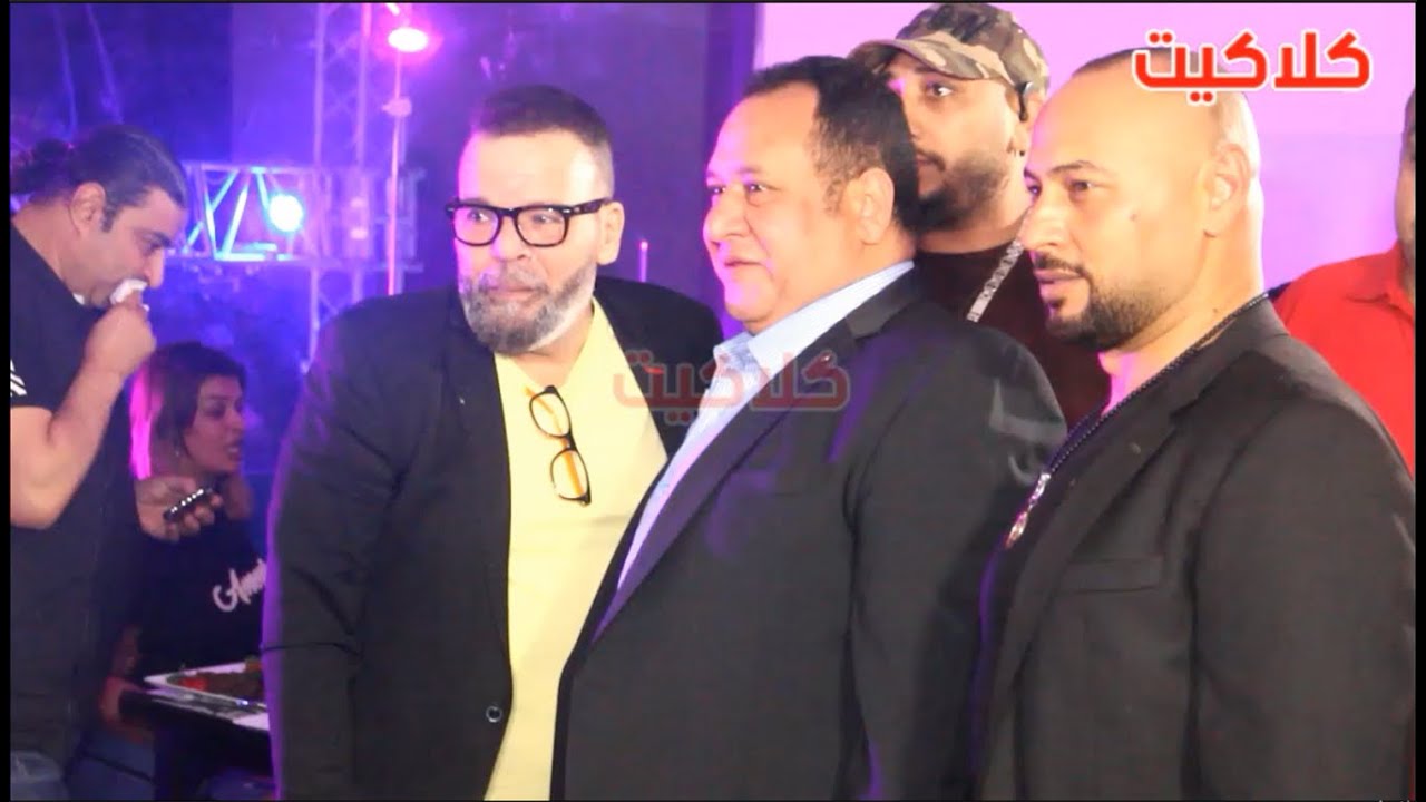لحظة وصول صبري نخنوخ وسط حراسة مشددة و موكب من الجاردات في افتتاح كافية مواويل