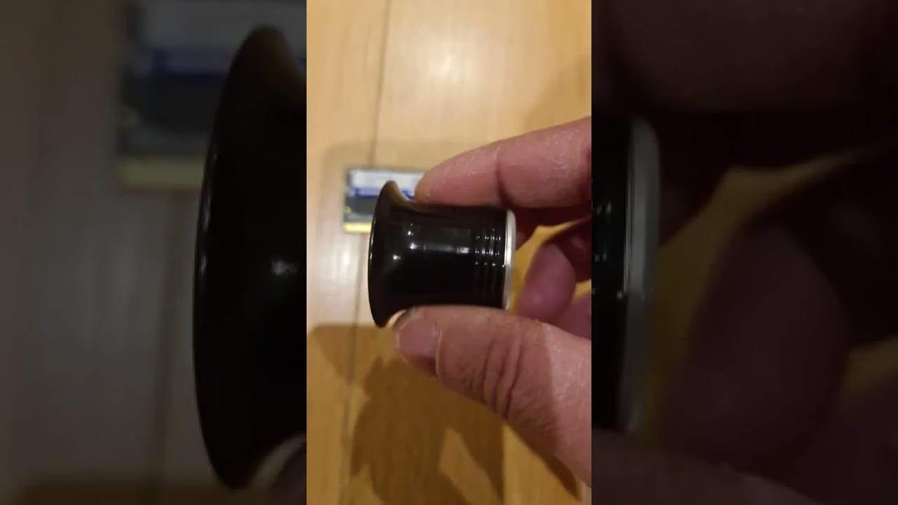 ZOOM Avec une loupe d'horloger ( Uhrmacher )