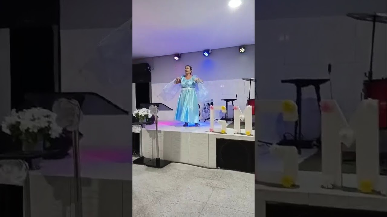 Eu dançando na igreja 