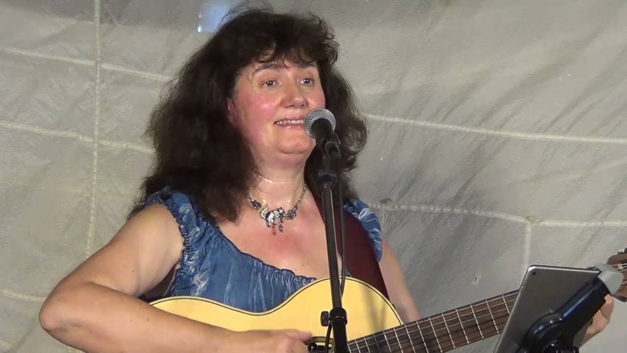 Ирина Рублёва на бард-фестивале 