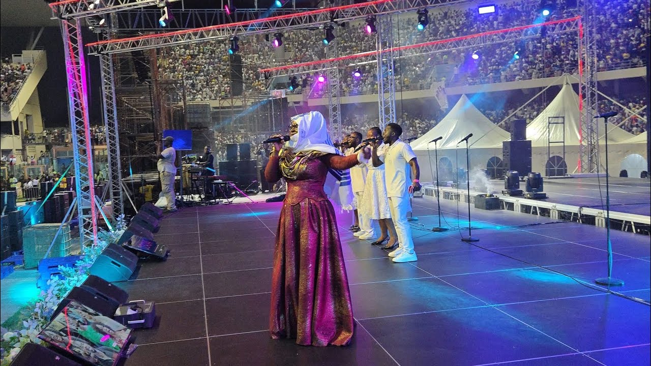 Spirit-Filled🔥Esther Smith Leads Worship at the Alpha Hour Convocation with Pastor Elvis Agyemang
