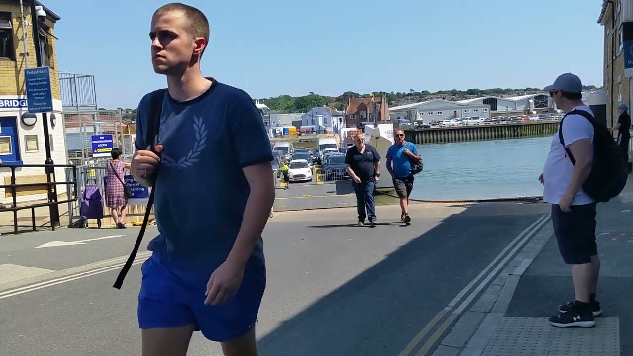 Floating Bridge - Cowes to East Cowes - Isle of Wight - Boarding