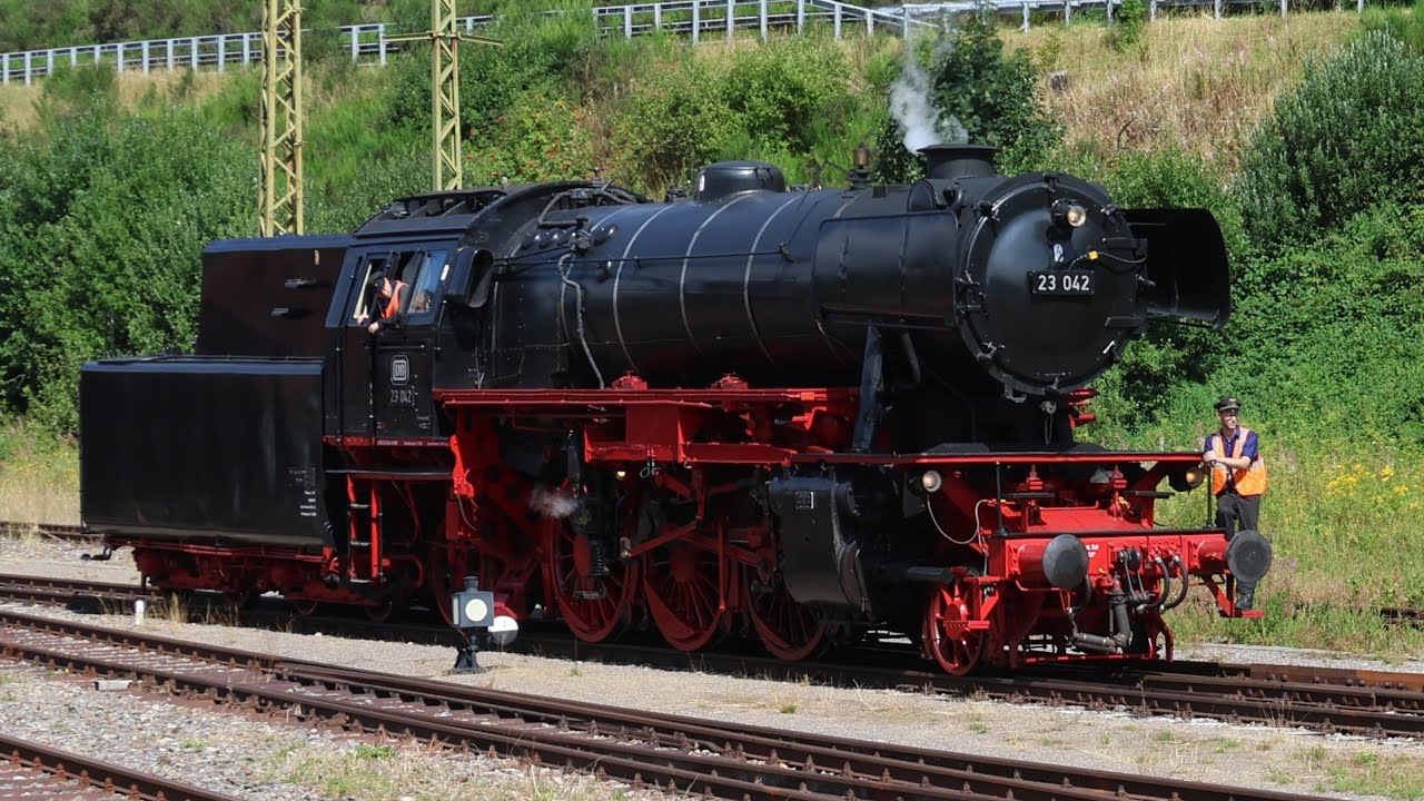 Dampflok 23 042 beim Rangieren im Bahnhof Seebrugg 