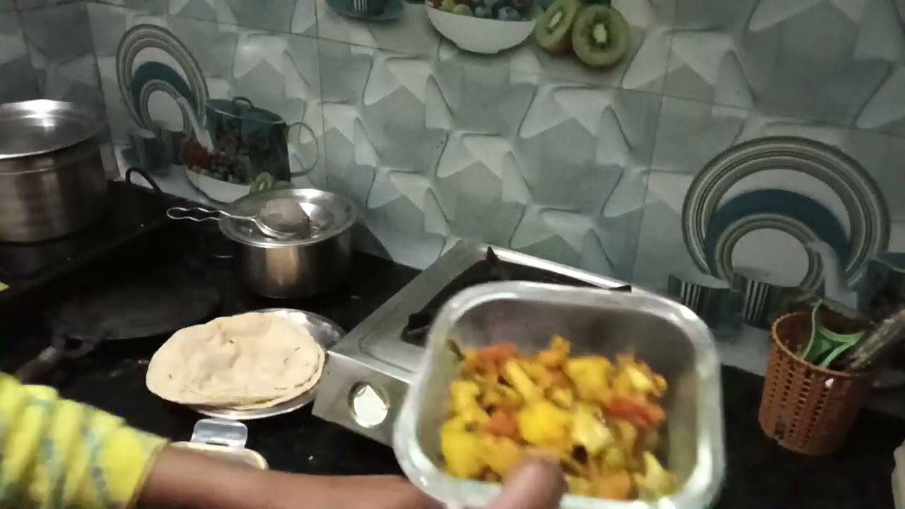 Subah subah uth Gaye Munni kam karne ke liye 😃😃