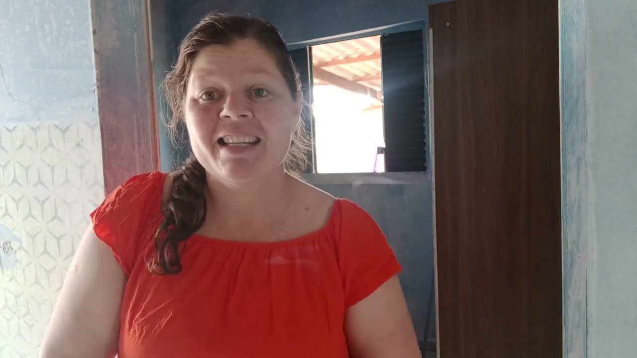 Lavando a janela do meu quarto