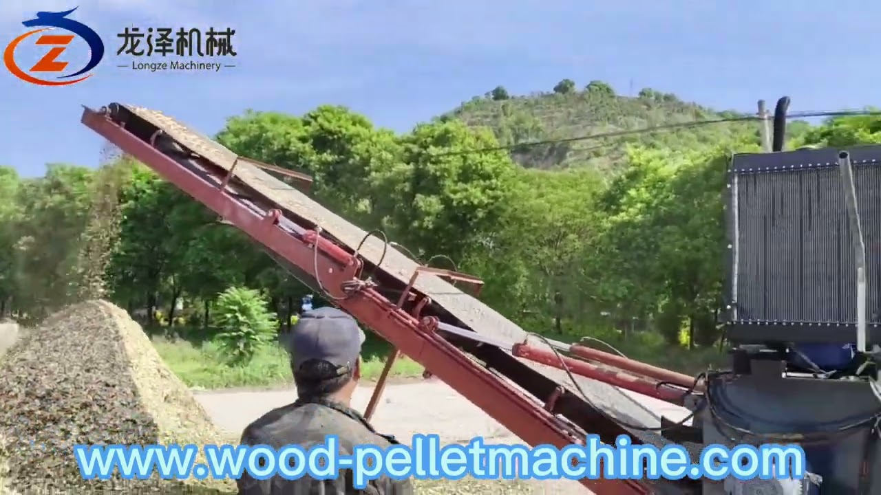 Mobile Diesel engine drum wood chipper working outside#pelletmachine #pelletmill #pellets #stove
