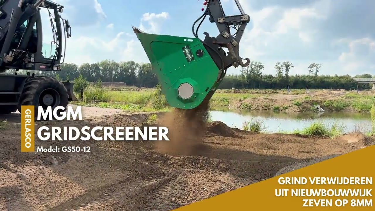 De MGM Gridscreener GS50-12 aan het werk! Grind verwijderen uit de grond van een nieuwbouwwijk.