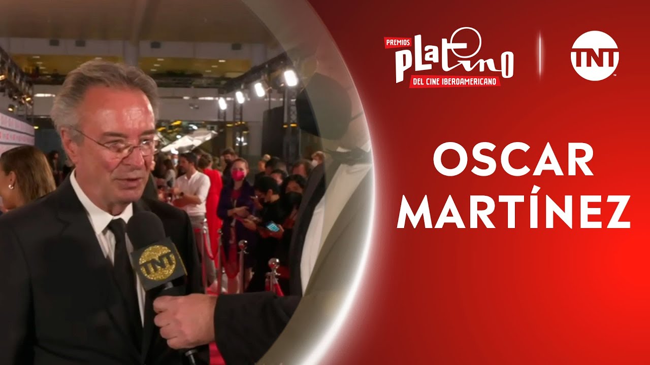 Oscar Martínez en la alfombra roja de los Premios Platino 2021