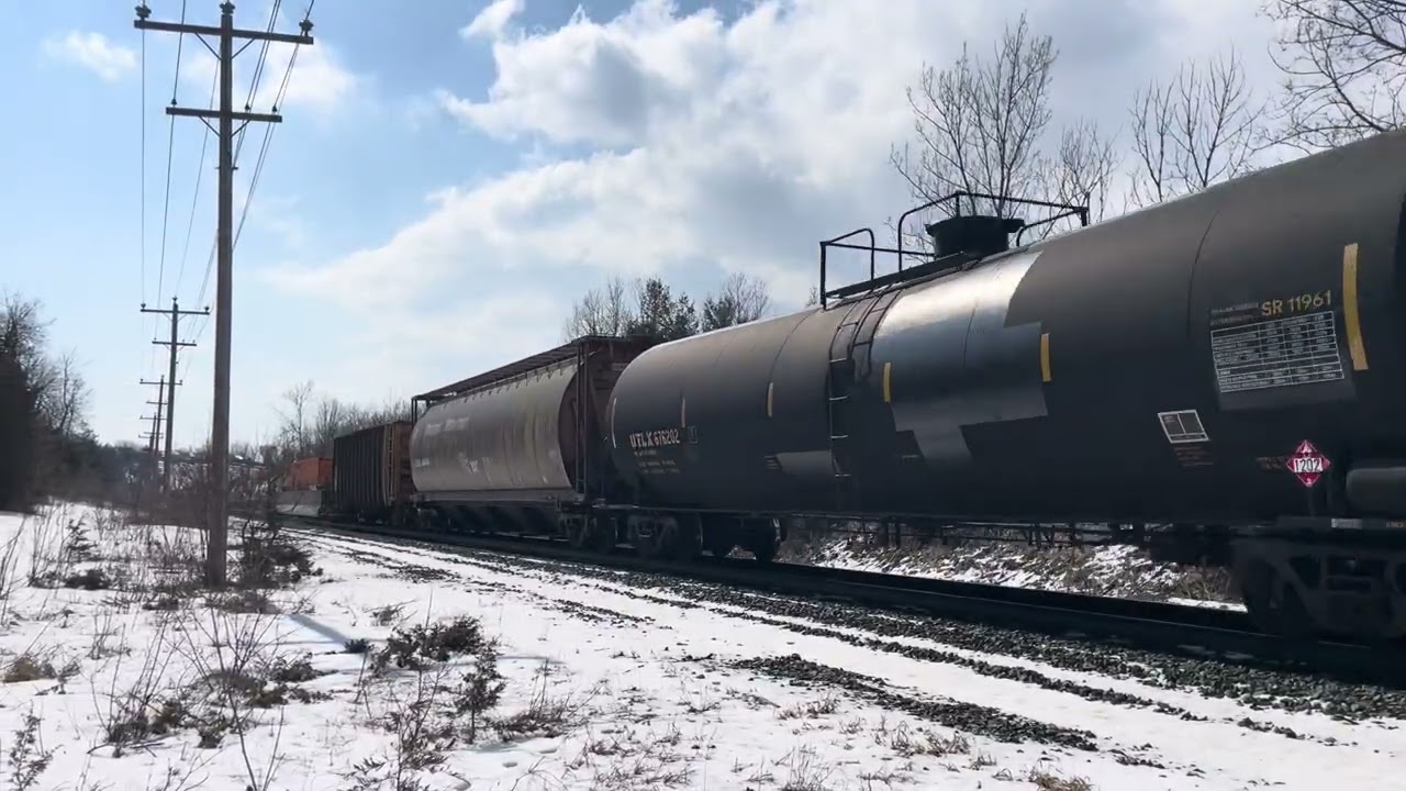 Eastbound: KCS 5007 & CP 9702 pulling mixed/indermodal freight | CPKC Belleville Sub | Mar. 19, 2026