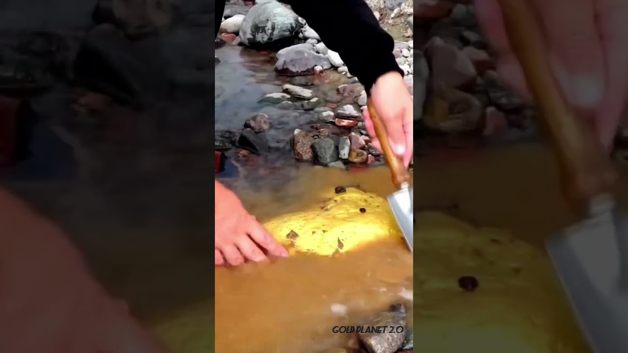 This River in Madagascar is Full of GOLD 🪙 #shorts #Gold