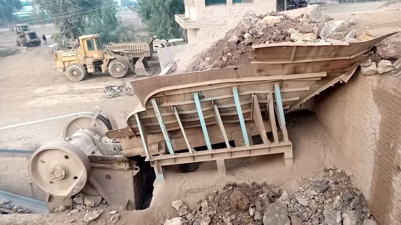 Big  Rock Jaw Crusher  Machin  in  Action. l powerful  Stone  Crushing  ASMR Sounds. 